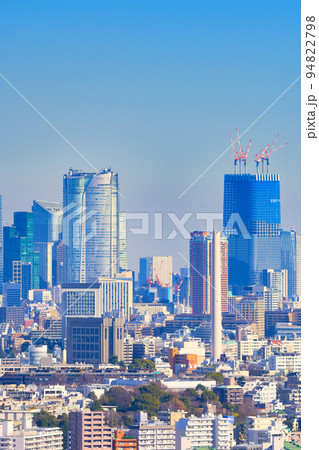 【東京都】1月・青空と高層ビル群 【東京都】1月・青空と高層ビル群 94822798