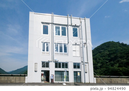東京都　奥多摩町　夏　奥多摩湖　小河内ダム　展望塔 94824490