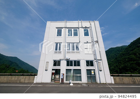 東京都 奥多摩町 夏 奥多摩湖 小河内ダム 展望塔 東京都 奥多摩町 夏 奥多摩湖 小河内ダム 展望塔 94824495