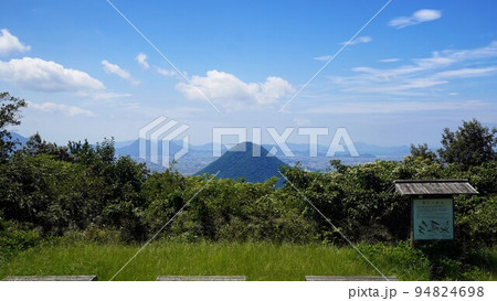 坂出・城山（きやま）山頂からの展望　讃岐富士・飯野山 94824698