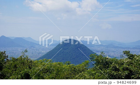 坂出・城山(きやま)山頂からの展望 讃岐富士・飯野山 坂出・城山(きやま)山頂からの展望 讃岐富士・飯野山 94824699