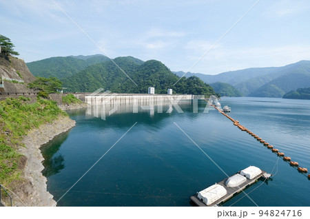 東京都　奥多摩町　夏　奥多摩湖　小河内ダム 94824716