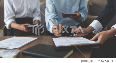 Real Estate Agent explain insurance and agreement contract to client before sign contract 94825814