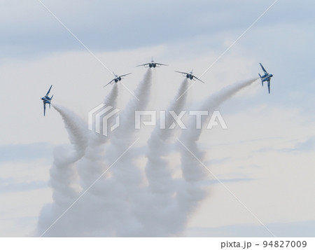 ブルーインパルス　アクロバット飛行 94827009