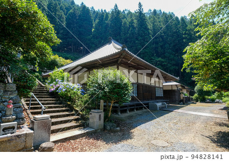 東京都　奥多摩町　夏　普門寺　本堂 94828141