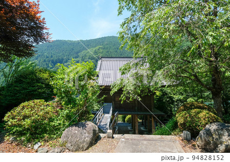 東京都　奥多摩町　夏　普門寺　楼門　 94828152