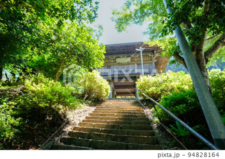 東京都　奥多摩町　夏　普門寺　楼門　 94828164