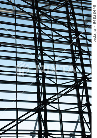 A view of the metal structures of the windows of the airport waiting room. A view of the metal structures of the windows of the airport waiting room. 94828449