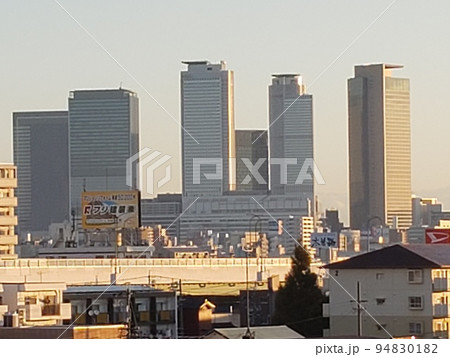 夕日に染まる高層ビル_名古屋2 夕日に染まる高層ビル_名古屋2 94830182