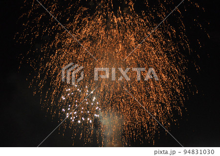 久しぶりに行われた多摩川の、たまがわ花火大会 久しぶりに行われた多摩川の、たまがわ花火大会 94831030