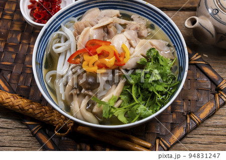 鶏肉のフォー　ベトナム料理 94831247