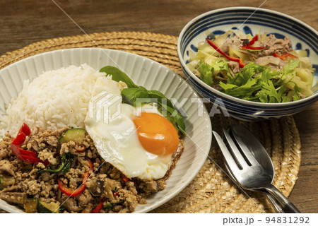 ガパオ　タイ料理 94831292