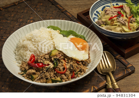 ガパオ　タイ料理 94831304