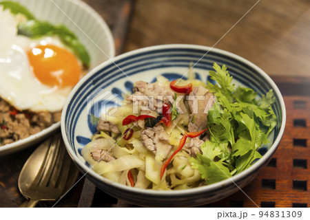 ガパオ　タイ料理 94831309
