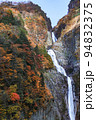 富山県/ 美しい称名滝の紅葉 94832375