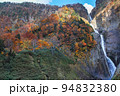 富山県/ 美しい称名滝の紅葉 94832380