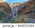 富山県/ 美しい称名滝の紅葉 94832384