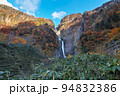 富山県/ 美しい称名滝の紅葉 94832386