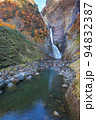 富山県/ 美しい称名滝の紅葉 94832387