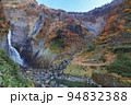 富山県/ 美しい称名滝の紅葉 94832388