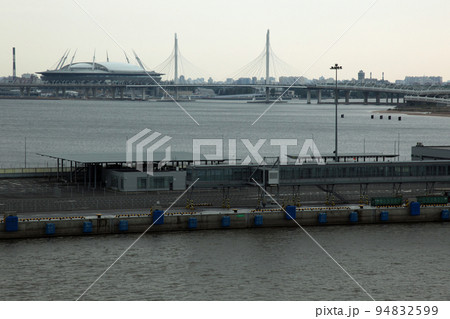 ロシアのサンクトペテルブルク港の港湾風景 ロシアのサンクトペテルブルク港の港湾風景 94832599