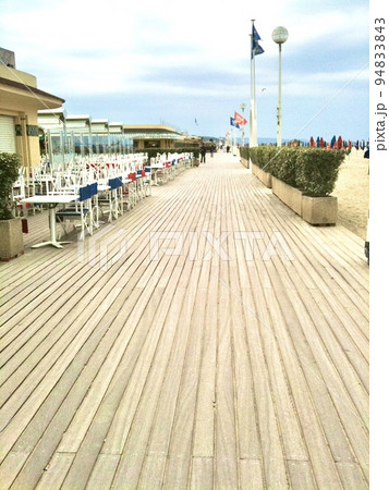 ドゥーヴィルの遊歩道 94833843