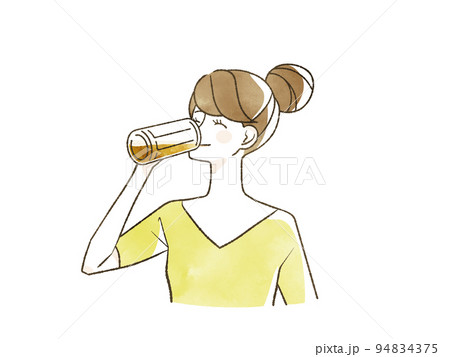 ビールを飲んでいる女性 ビールを飲んでいる女性 94834375