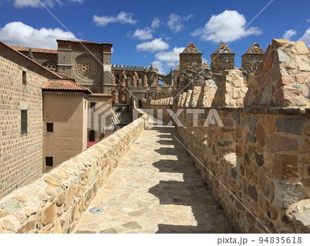 スペインのお城の景色 94835618