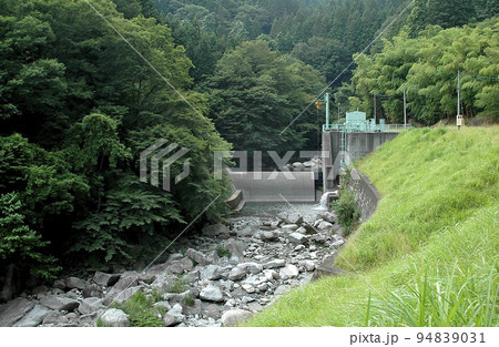 渡良瀬川支流、餅が瀬川の取水堰堤 渡良瀬川支流、餅が瀬川の取水堰堤 94839031
