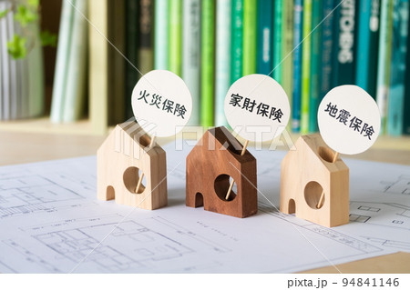 住まいの保険 94841146