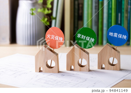 住まいの保険 94841149