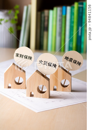 住まいの保険 94841156