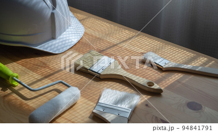 ハケとペイントローラー│DIY・リフォーム・塗装業者イメージ 94841791