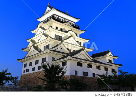 【広島県】リニューアルした福山城の夜景 94841889