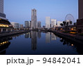 万国橋から朝の横浜みなとみらい 94842041