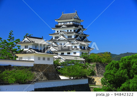 【広島県】リニューアルした福山城天守閣と鏡櫓 94842322