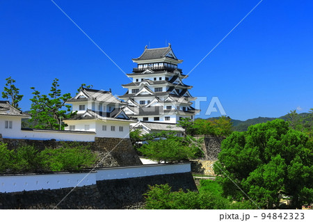 【広島県】リニューアルした福山城天守閣と鏡櫓 94842323