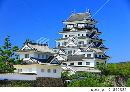【広島県】リニューアルした福山城天守閣と鏡櫓 94842325