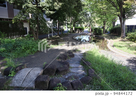 横浜市営地下鉄ブルーライン 新羽駅近くの新田緑道 横浜市営地下鉄ブルーライン 新羽駅近くの新田緑道 94844172