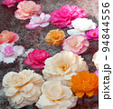 水に浮かぶ花 94844556