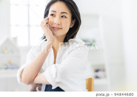 若い女性のポートレート 若い女性のポートレート 94844680
