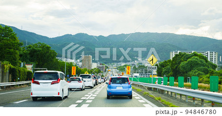 渋滞　高速道路　イライラ　【 交通 イメージ 】 94846780