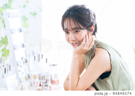 女性 ビューティー 美容 メイク スキンケア 女性 ビューティー 美容 メイク スキンケア 94849374