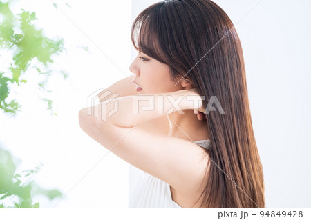 女性　ビューティー　美容　メイク　スキンケア 94849428