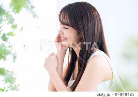 女性　ビューティー　美容　メイク　スキンケア 94849435
