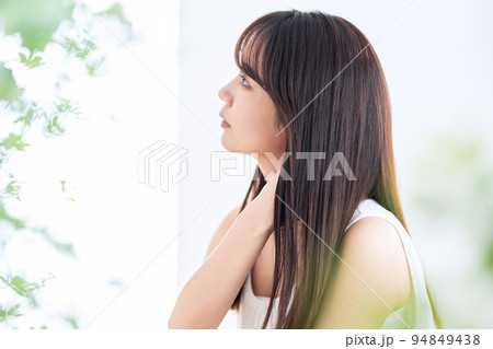 女性　ビューティー　美容　メイク　スキンケア 94849438