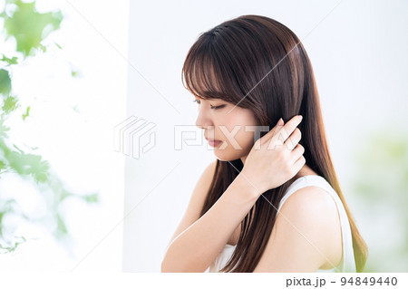 女性　ビューティー　美容　メイク　スキンケア 94849440