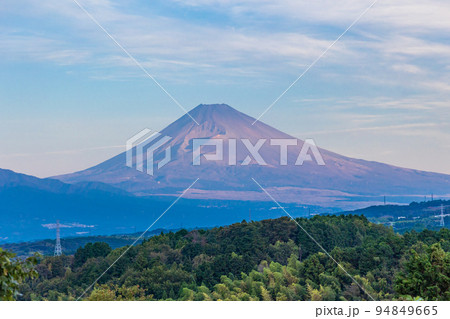静岡県東部から眺める、富士山夜明け 静岡県東部から眺める、富士山夜明け 94849665