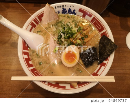 西池袋にあるラーメン屋「屯ちん」の東京豚骨ラーメン 94849737