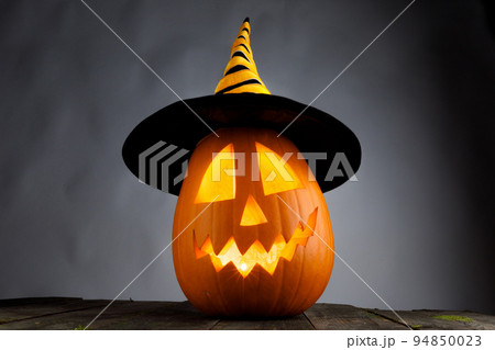 Halloween pumpkin in witches hat Halloween pumpkin in witches hat 94850023